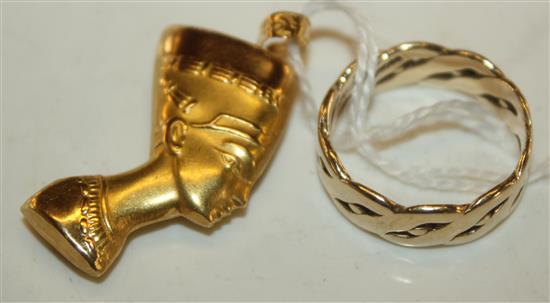 9ct gold openwork ring & an Egyptian head pendant